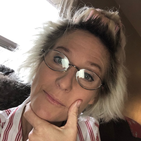 Meet your Posher, Stacie - Picture 2 of 14